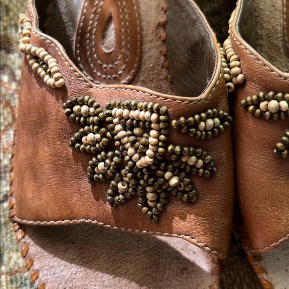 Clark’s leather beaded slip on shoes. Size 7M - Picture 7 of 9